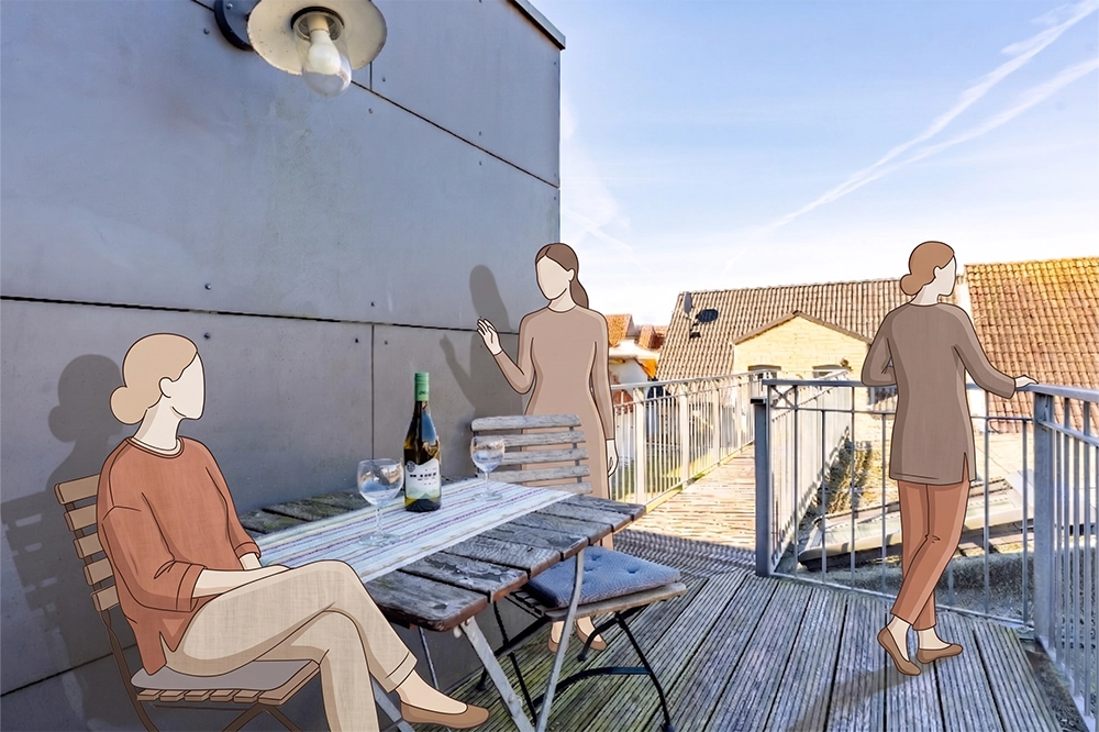 Außenansicht des Balkons mit Sitzmöbeln